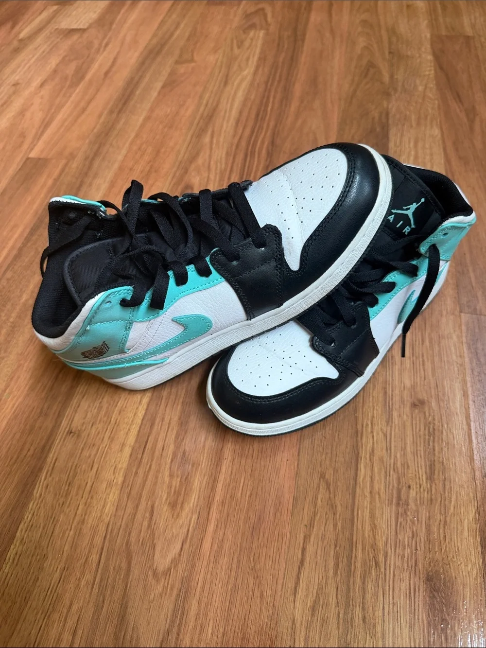 Jordan Kids Low-Top Sneakers in Black, White & Teal
